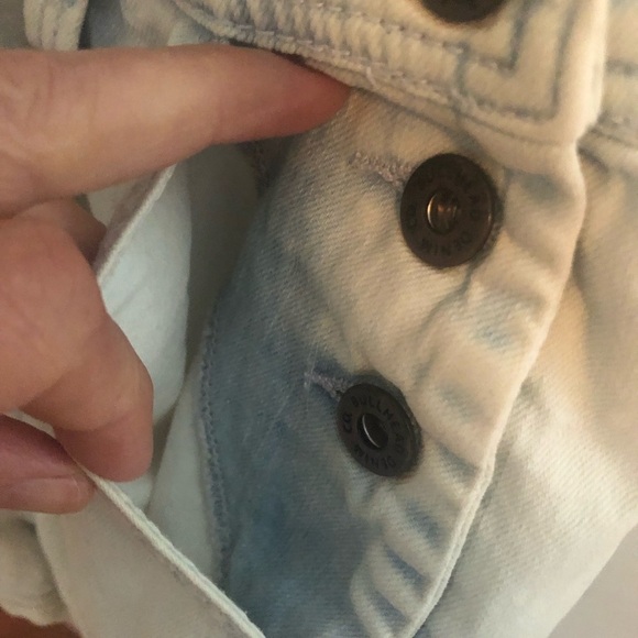 Bullhead Light Wash Denim Overall Shorts size medium - Picture 12 of 14